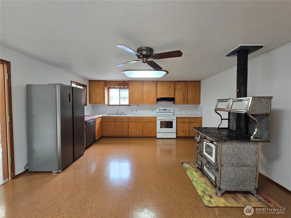 162 South Bank Road Elma, WA 98541
