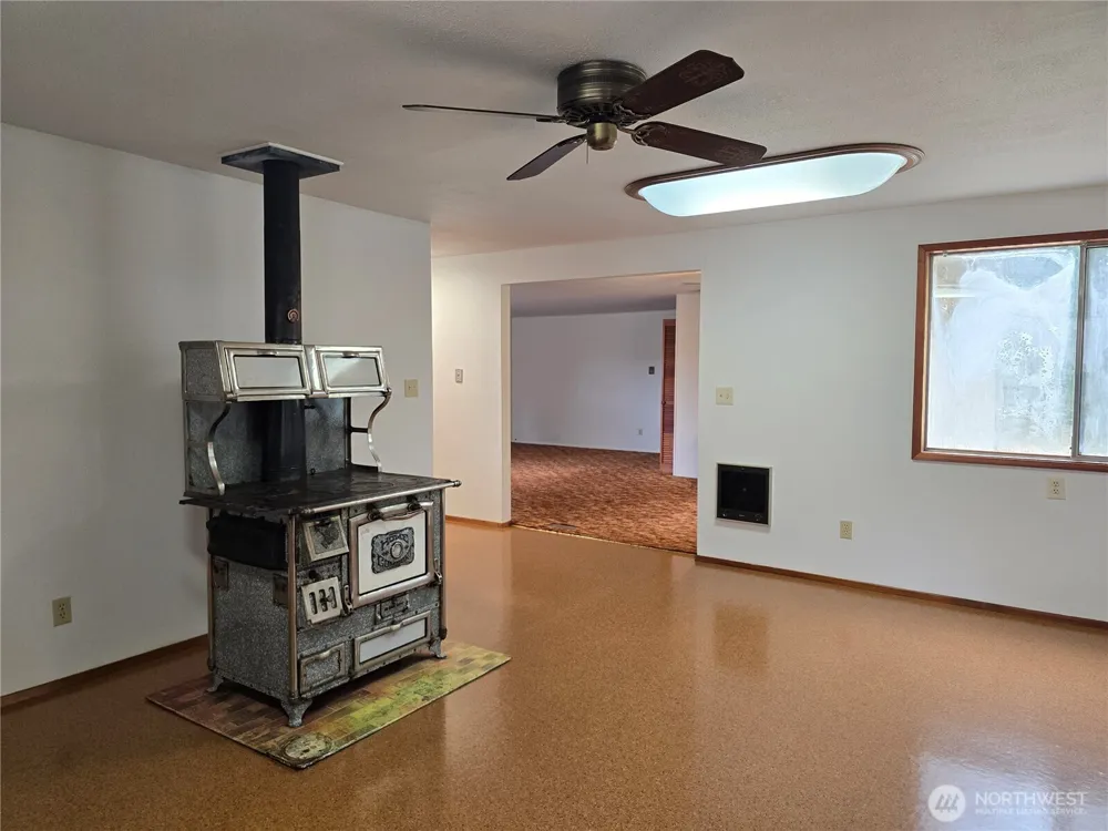 162 South Bank Road Elma, WA 98541