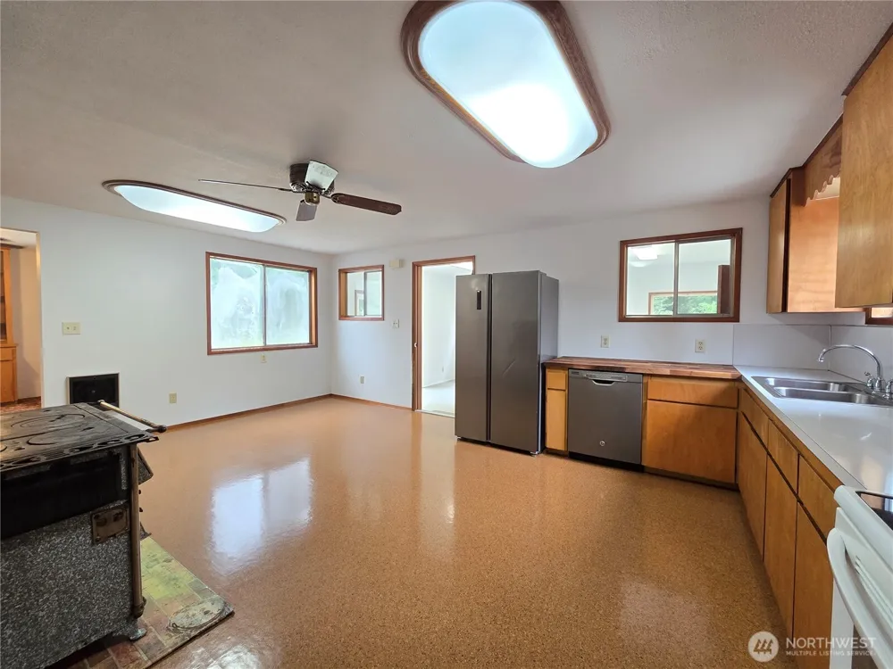 162 South Bank Road Elma, WA 98541