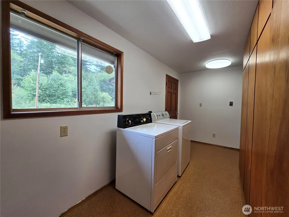 162 South Bank Road Elma, WA 98541