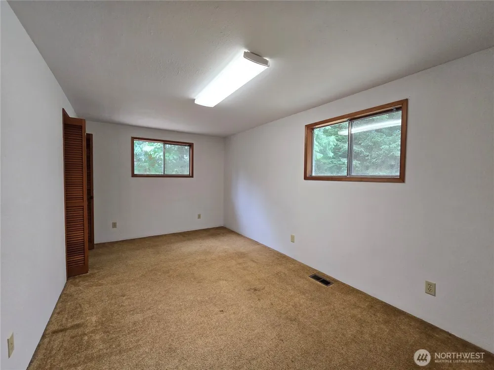 162 South Bank Road Elma, WA 98541