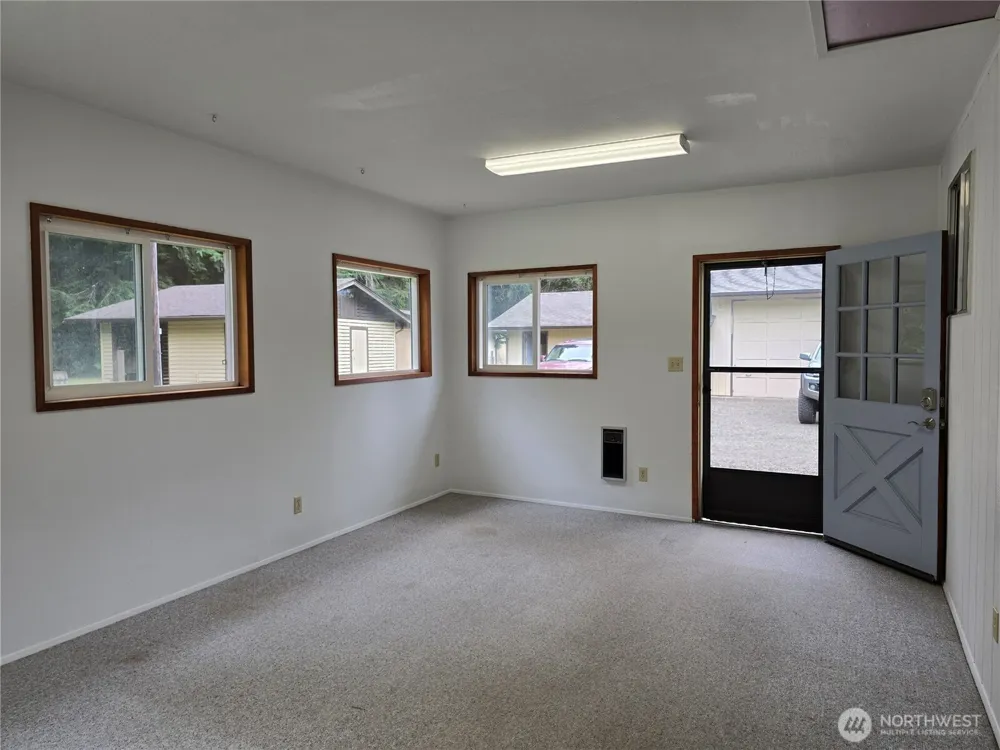 162 South Bank Road Elma, WA 98541