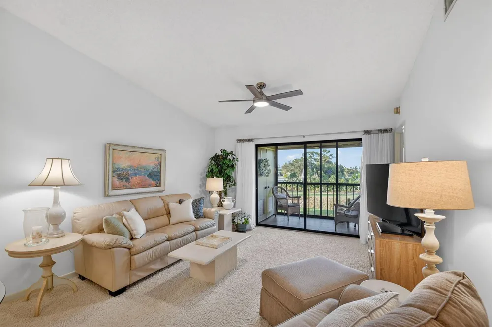 4542 Lucerne Lakes Boulevard E #202 Lake Worth, FL 33467