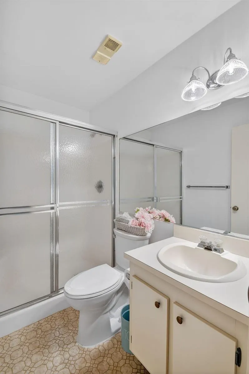 4542 Lucerne Lakes Boulevard E #202 Lake Worth, FL 33467