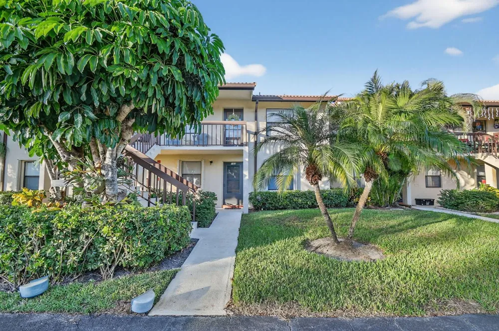 4542 Lucerne Lakes Boulevard E #202 Lake Worth, FL 33467