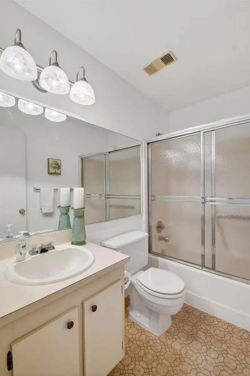 4542 Lucerne Lakes Boulevard E #202 Lake Worth, FL 33467