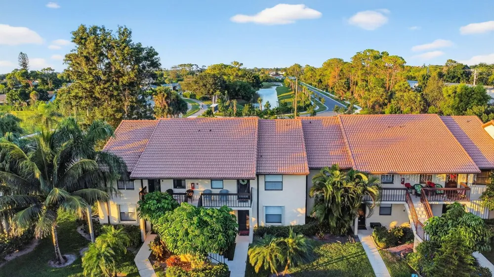 4542 Lucerne Lakes Boulevard E #202 Lake Worth, FL 33467