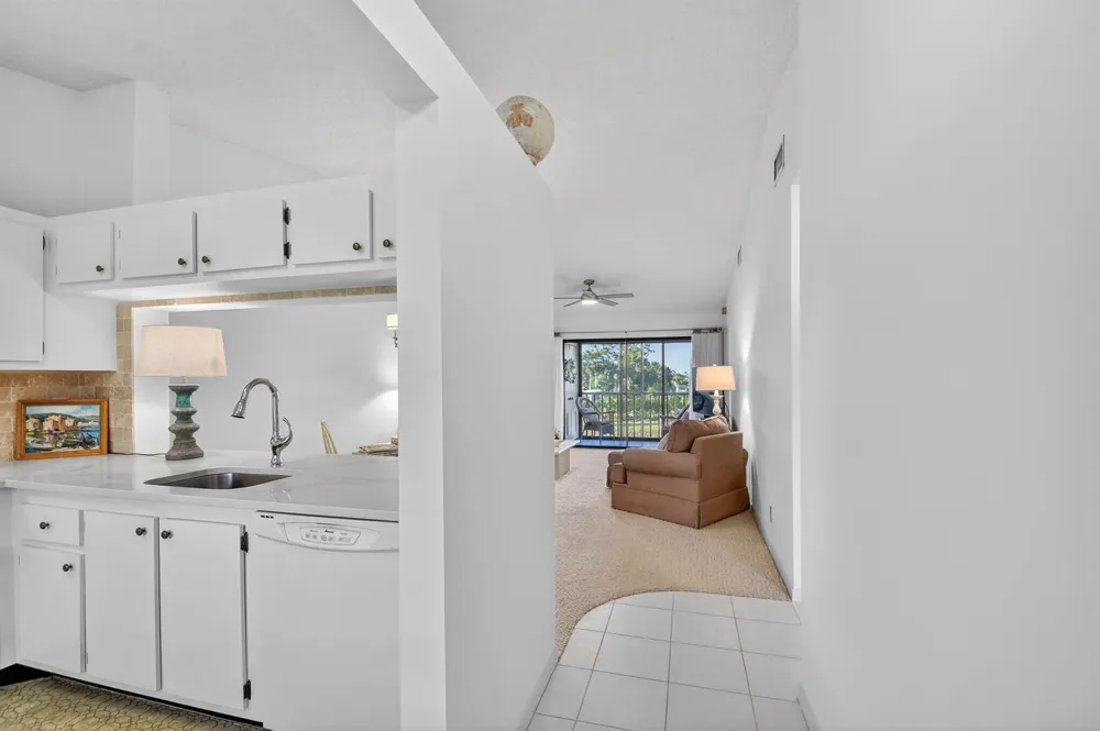4542 Lucerne Lakes Boulevard E #202 Lake Worth, FL 33467
