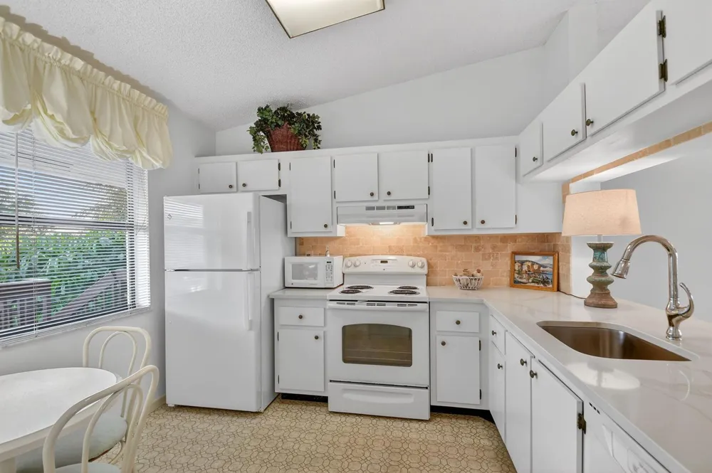 4542 Lucerne Lakes Boulevard E #202 Lake Worth, FL 33467