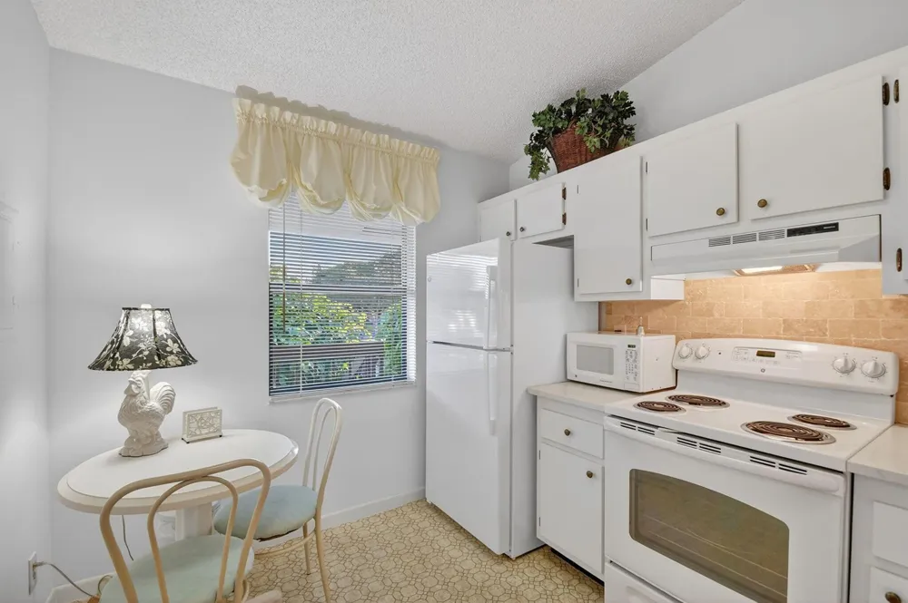 4542 Lucerne Lakes Boulevard E #202 Lake Worth, FL 33467