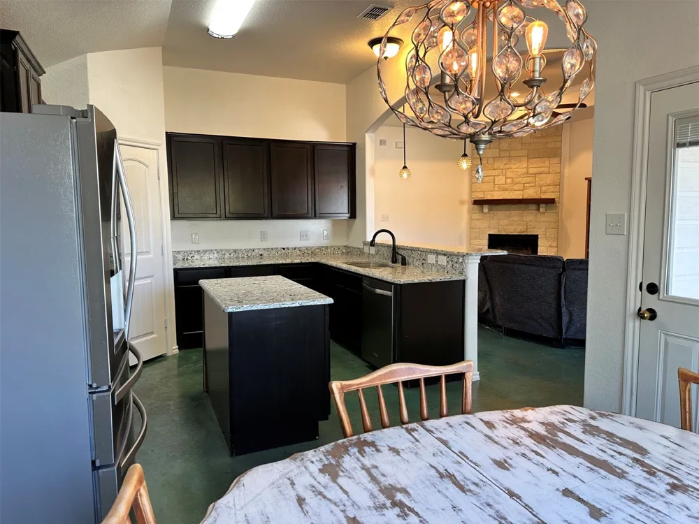 805 Wind Song Stephenville, TX 76401