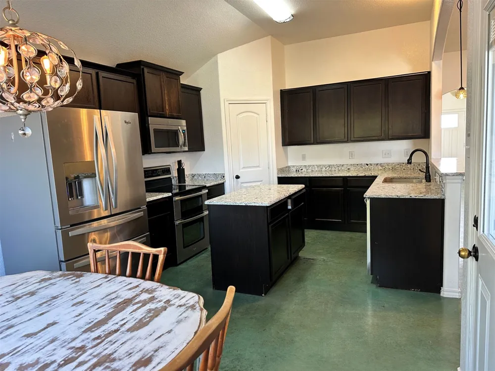 805 Wind Song Stephenville, TX 76401