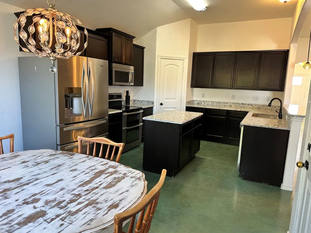 805 Wind Song Stephenville, TX 76401