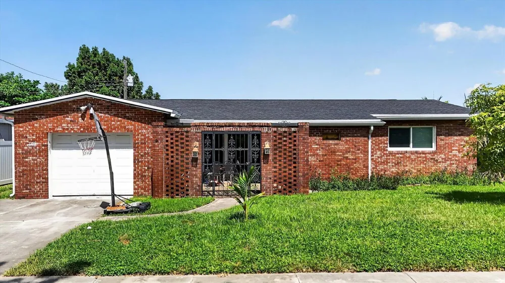 2251 SW 67TH WAY NE Miramar, FL 33023