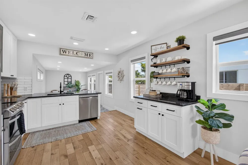 1305 Palmway 