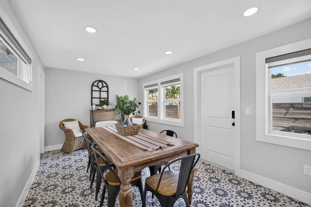 1305 Palmway 