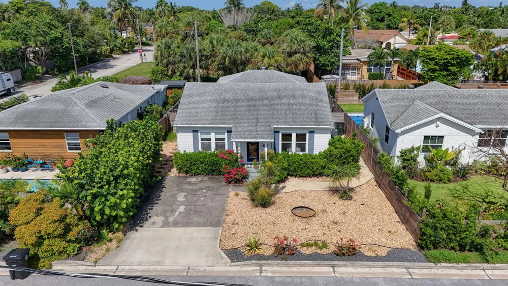 1305 Palmway 