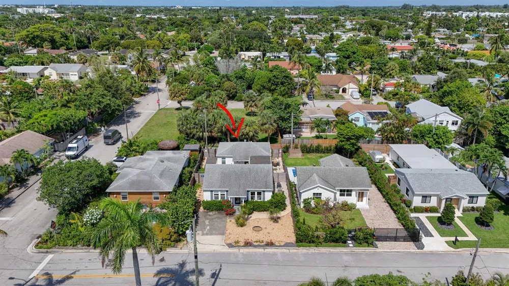 1305 Palmway 