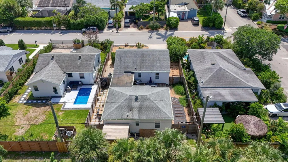 1305 Palmway 