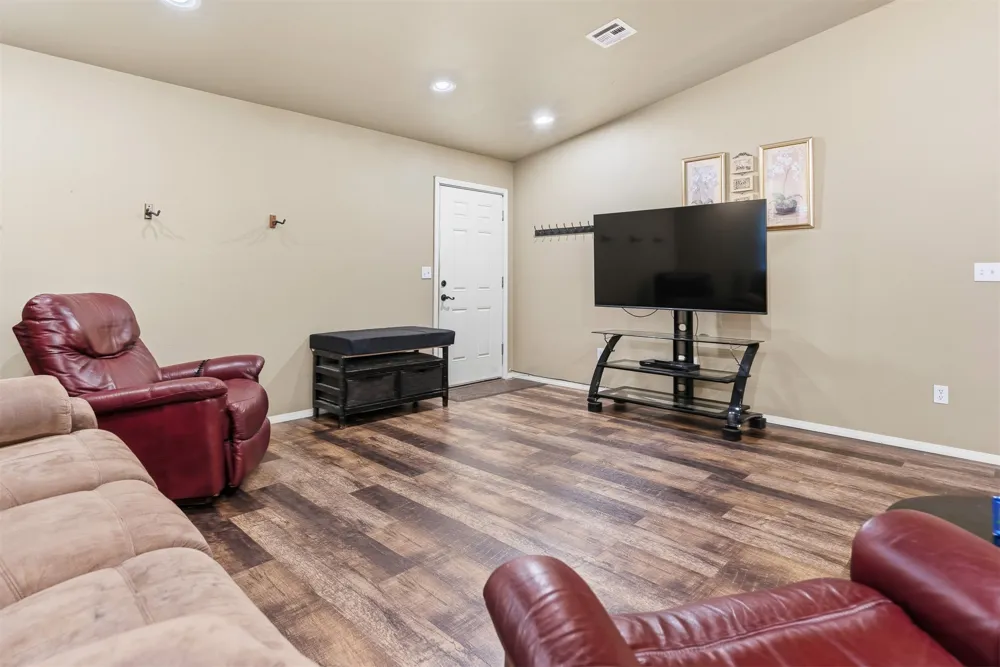 9989 Polecat Avenue Kingston, OK 73439
