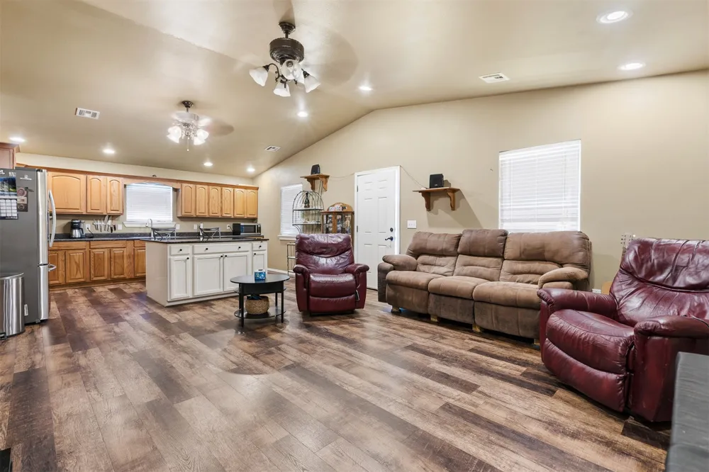 9989 Polecat Avenue Kingston, OK 73439