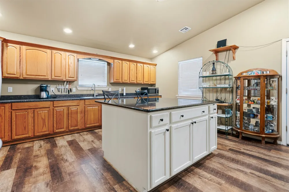9989 Polecat Avenue Kingston, OK 73439