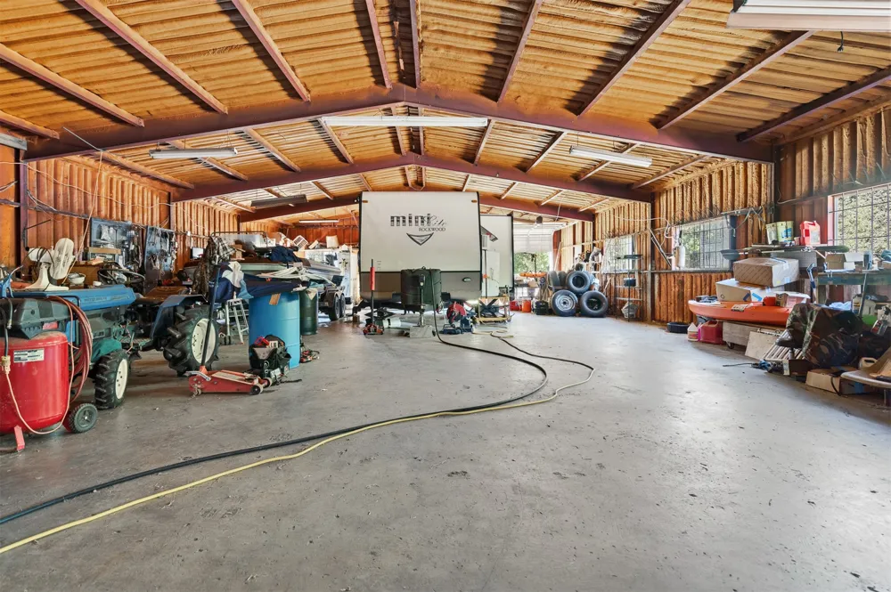 9989 Polecat Avenue Kingston, OK 73439