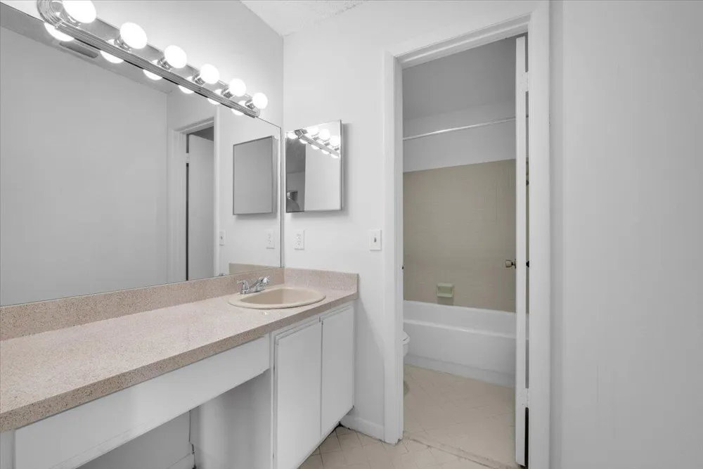 4718 NW 82nd Avenue #1706 Lauderhill, FL 33351