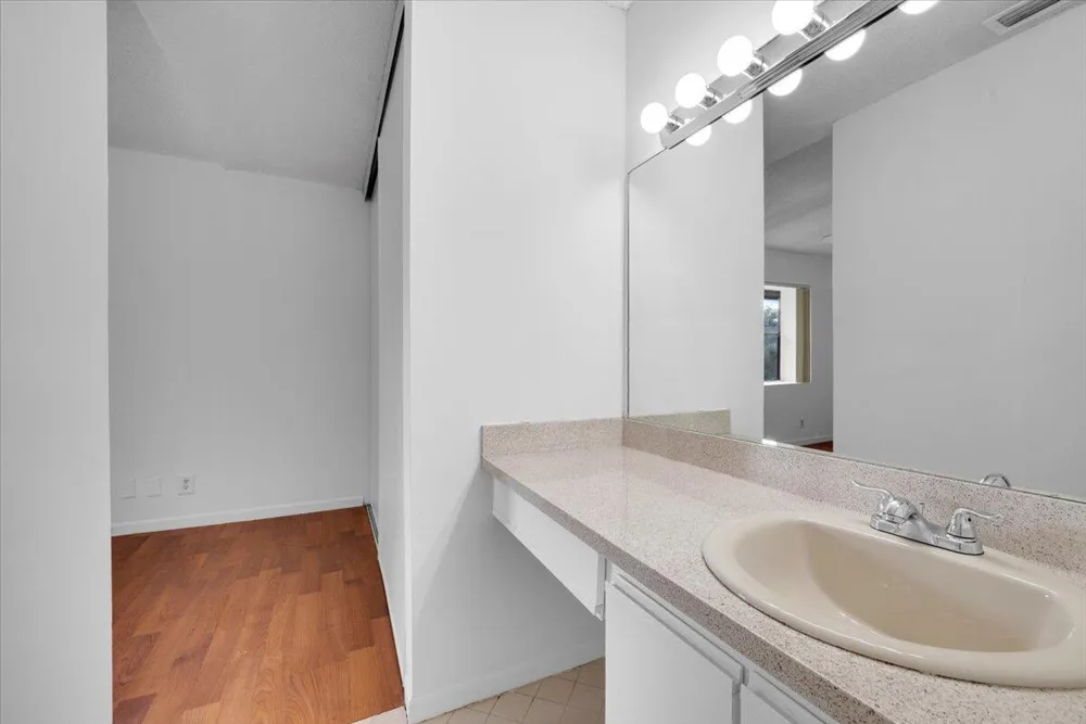 4718 NW 82nd Avenue #1706 Lauderhill, FL 33351