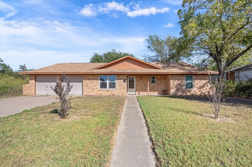 525 San Antonio Street Marlin, TX 76661
