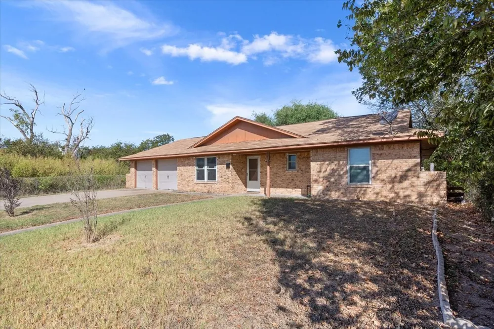 525 San Antonio Street Marlin, TX 76661