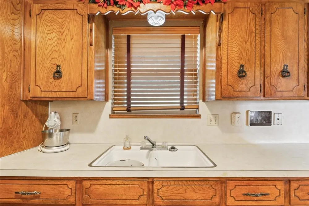 525 San Antonio Street Marlin, TX 76661