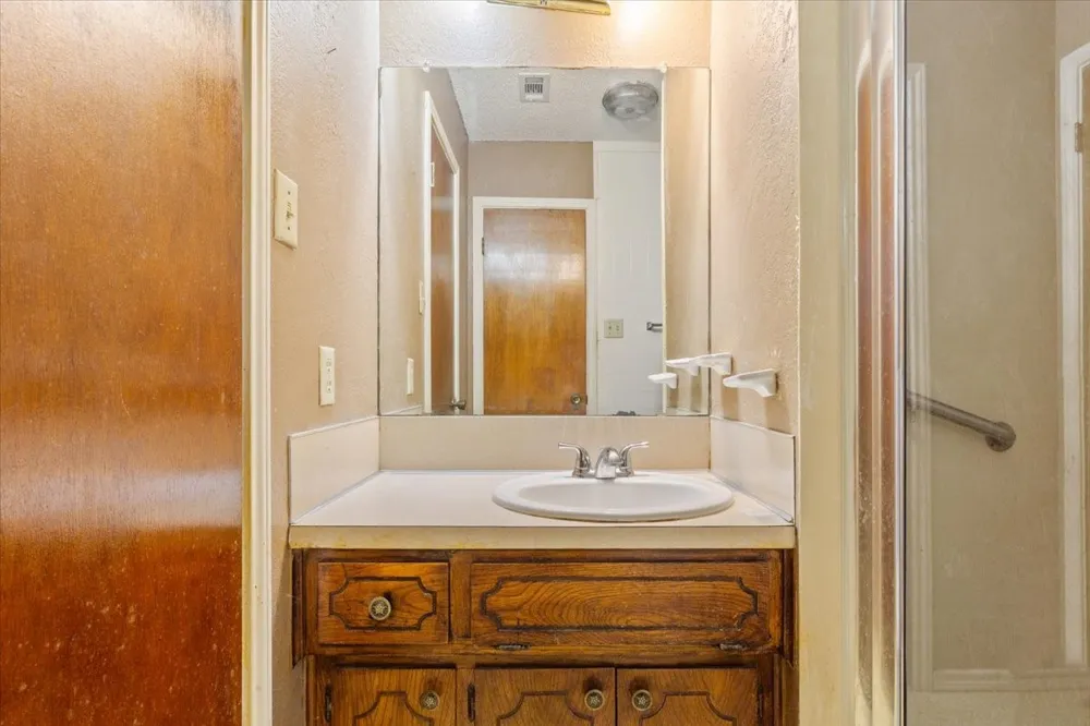 525 San Antonio Street Marlin, TX 76661