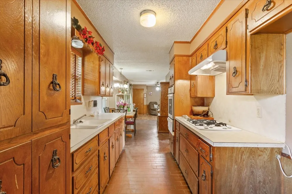 525 San Antonio Street Marlin, TX 76661