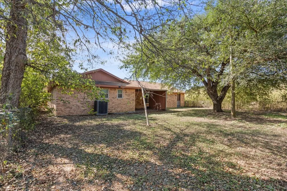525 San Antonio Street Marlin, TX 76661