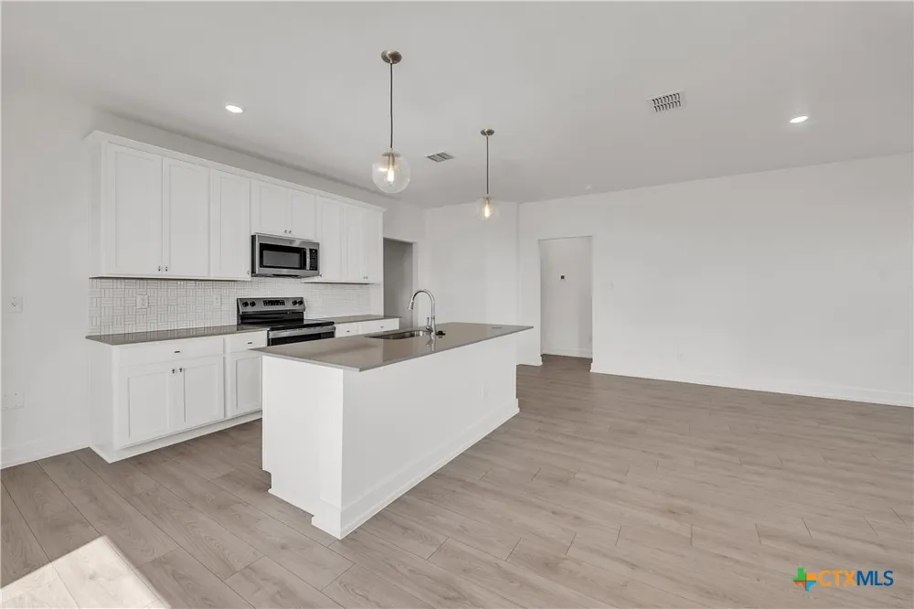 429 Mustang Loop Nolanville, TX 76559