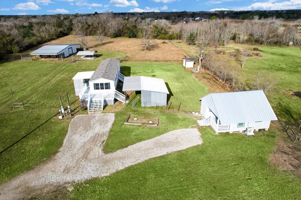 5806 S Highway 35 Alvin, TX 77511