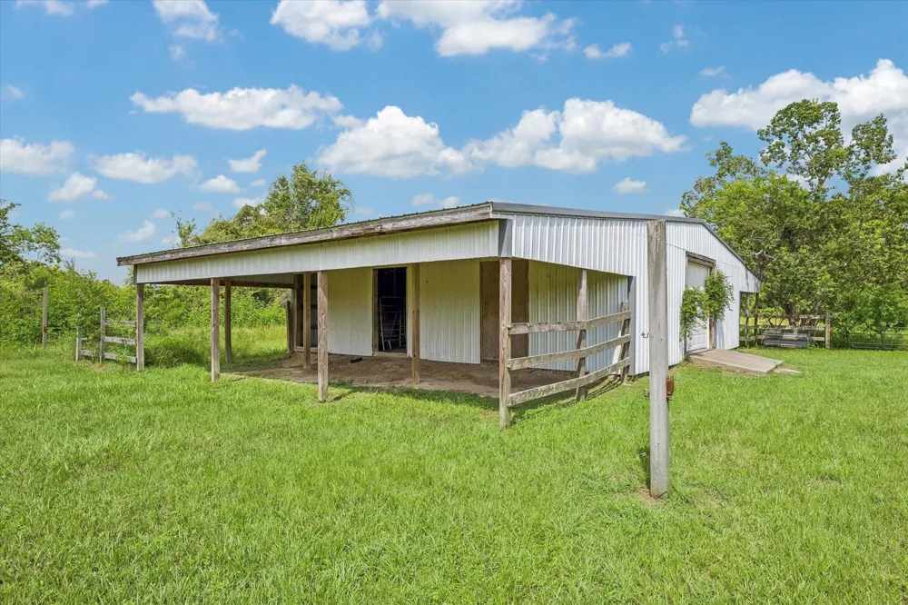 5806 S Highway 35 Alvin, TX 77511