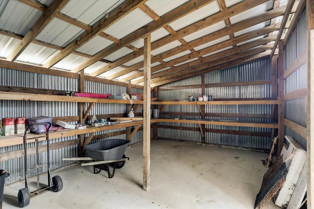 5806 S Highway 35 Alvin, TX 77511