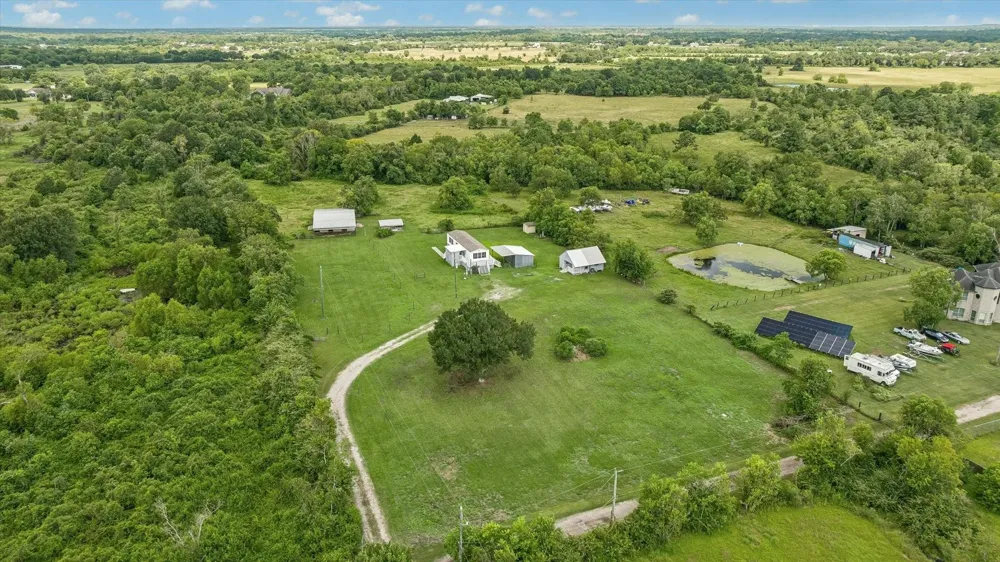 5806 S Highway 35 Alvin, TX 77511