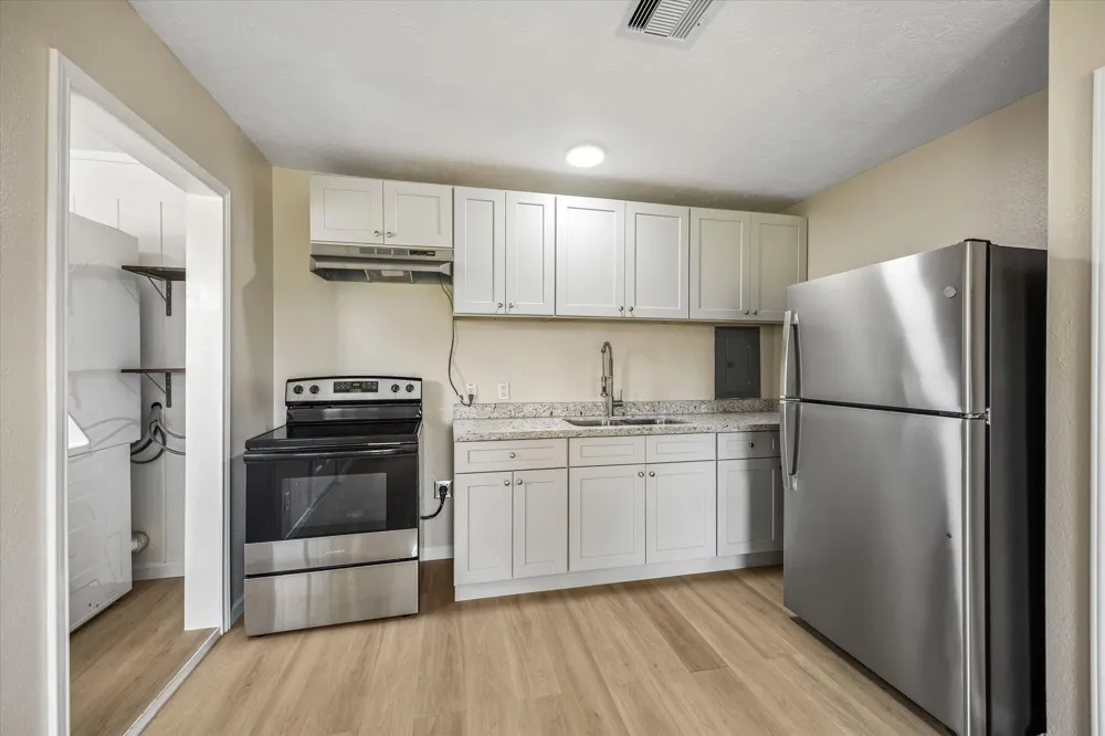 5806 S Highway 35 Alvin, TX 77511