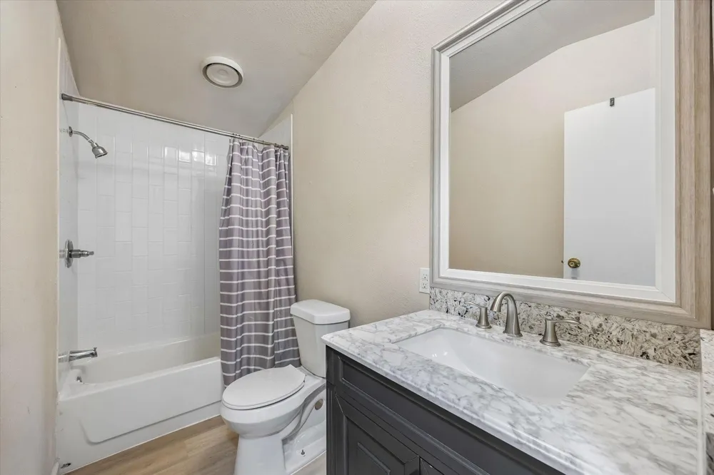 5806 S Highway 35 Alvin, TX 77511