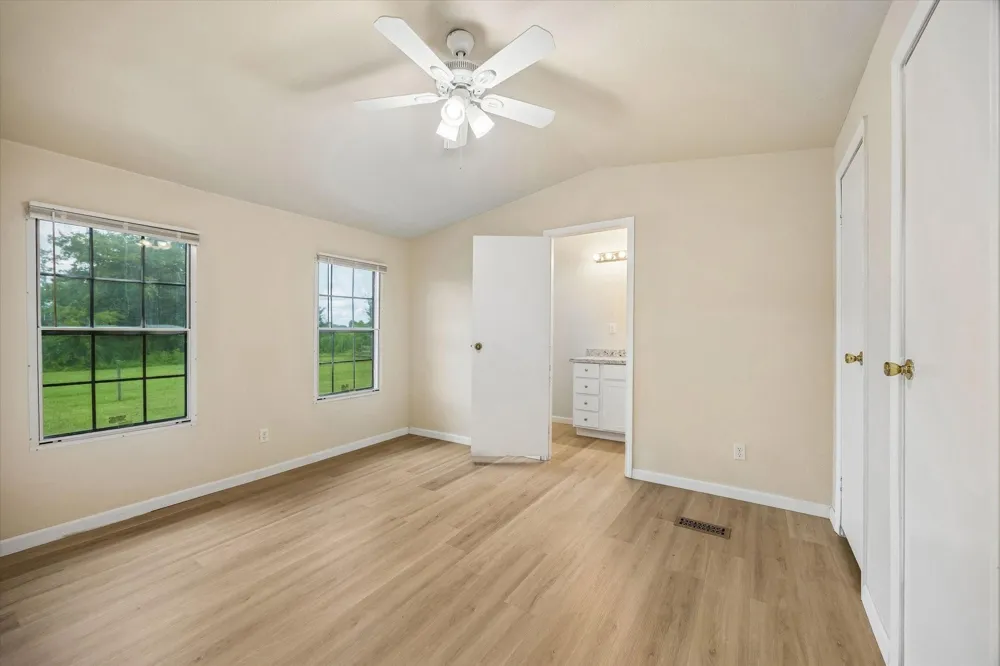 5806 S Highway 35 Alvin, TX 77511