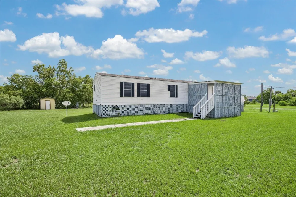 5806 S Highway 35 Alvin, TX 77511