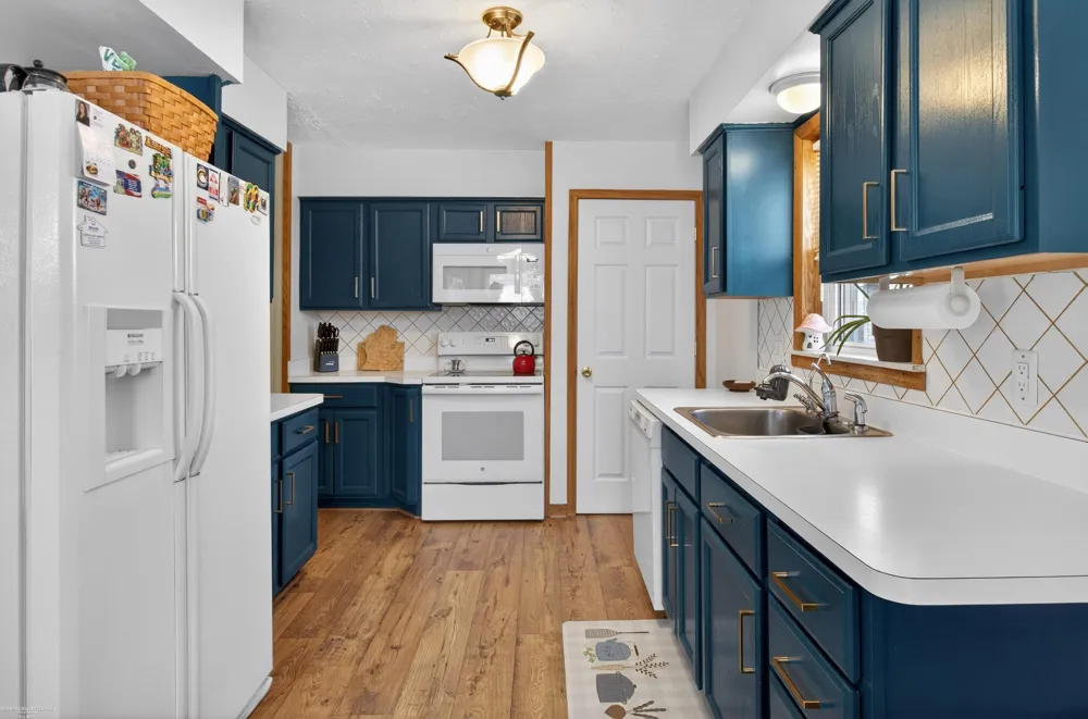 19795 Macel Street Roseville City, MI 48066