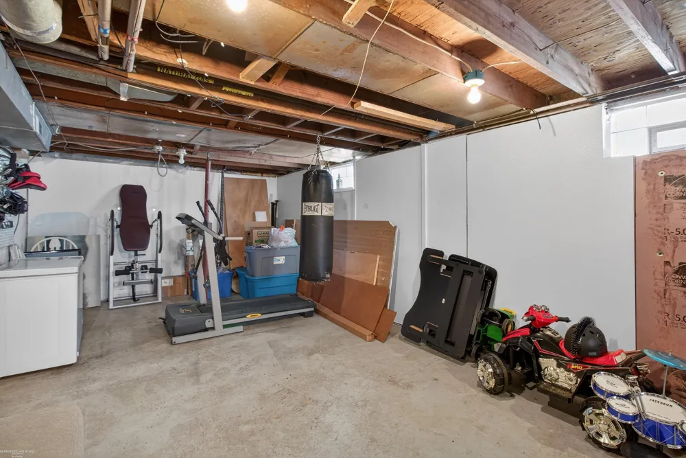 19795 Macel Street Roseville City, MI 48066