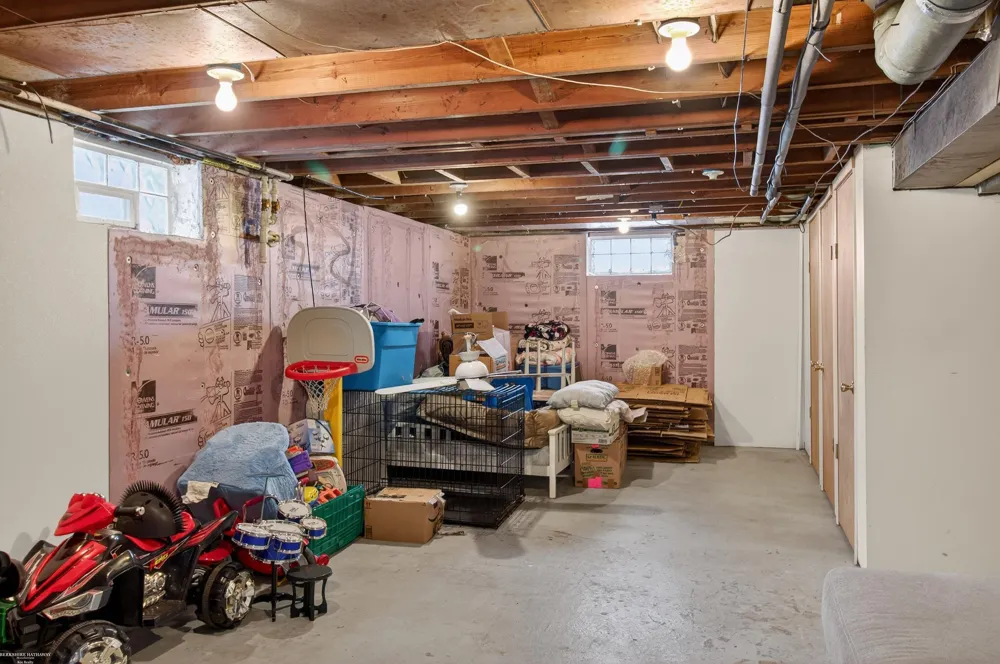 19795 Macel Street Roseville City, MI 48066