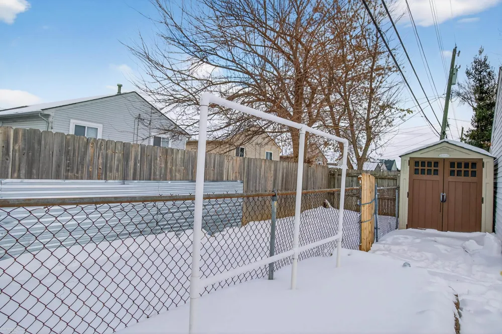 19795 Macel Street Roseville City, MI 48066