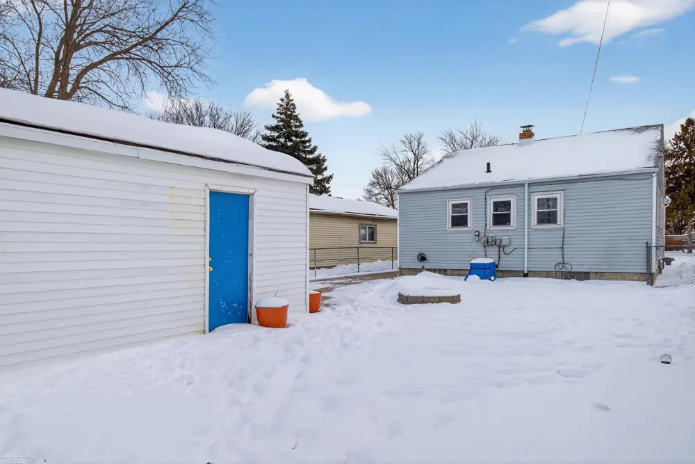 19795 Macel Street Roseville City, MI 48066