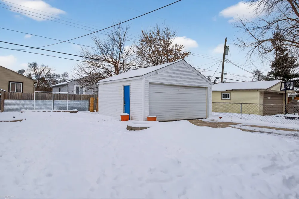 19795 Macel Street Roseville City, MI 48066